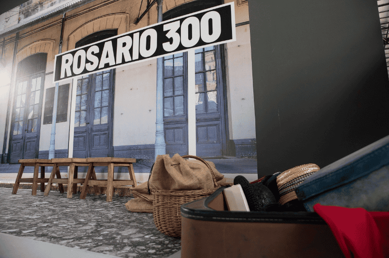 No hay viaje sin equipaje, y la estación cuenta con una ambientación retro que es infaltable en la experiencia inmersiva.