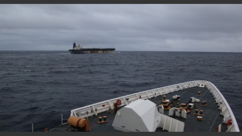 Estados Unidos incautó un petrolero con destino a Rusia tras una persecución de dos semanas en el Atlántico (Comando Europeo de los Estados Unidos/@US_EUCOM a través de X)