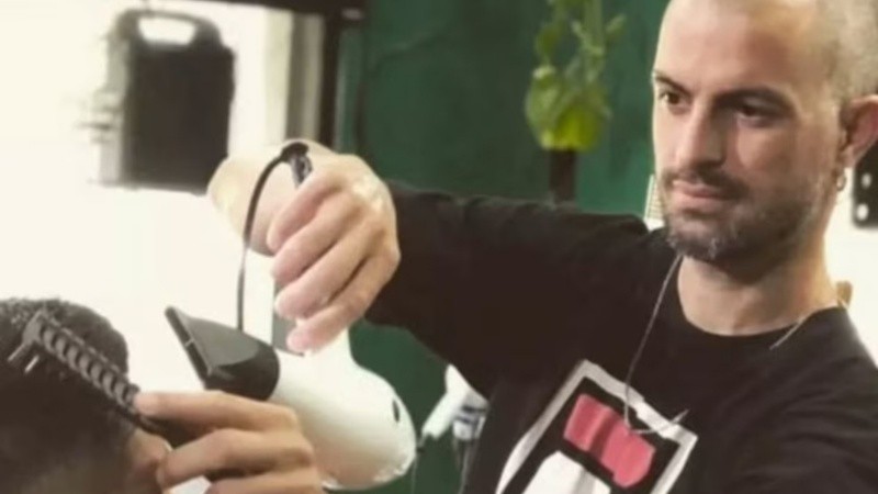 Jonatan Minucci preparaba su regreso a Argentina para abrir una nueva peluquería en San Lorenzo.