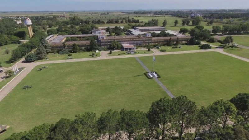 Una vista aérea del Liceo Aeronáutico de Funes.&nbsp;