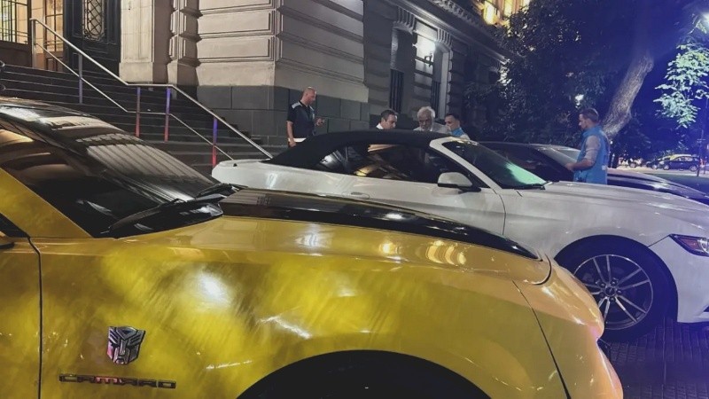 Como resultado de los procedimientos, dos ciudadanos argentinos fueron detenidos e incomunicados (NA).