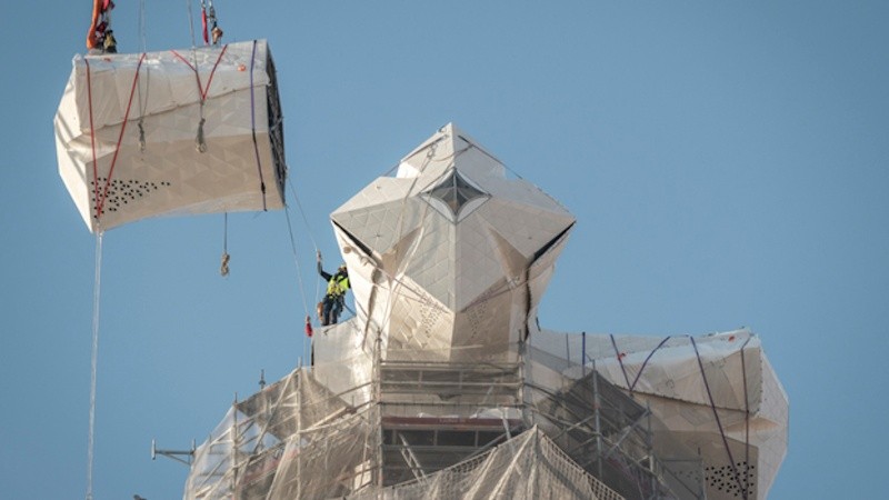 Una vez terminada, la cruz tendrá 17 metros de altura, aproximadamente un edificio de cinco pisos.