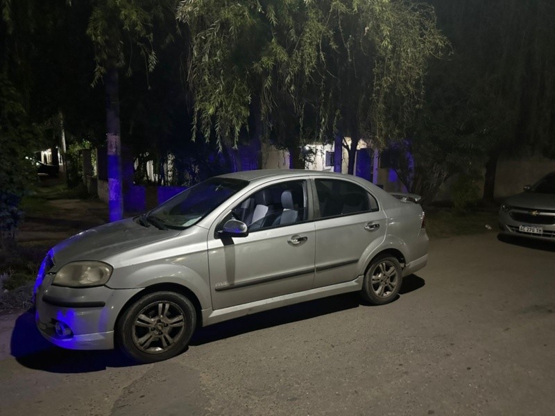 El Aveo investigado, detectado en barrio Cristalería.