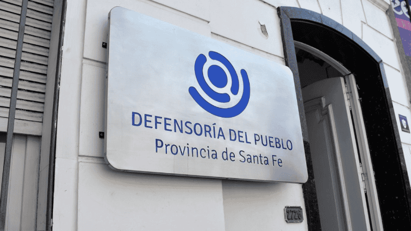 La Defensoría se ubica en Pasaje Álvarez 1516 de Rosario.