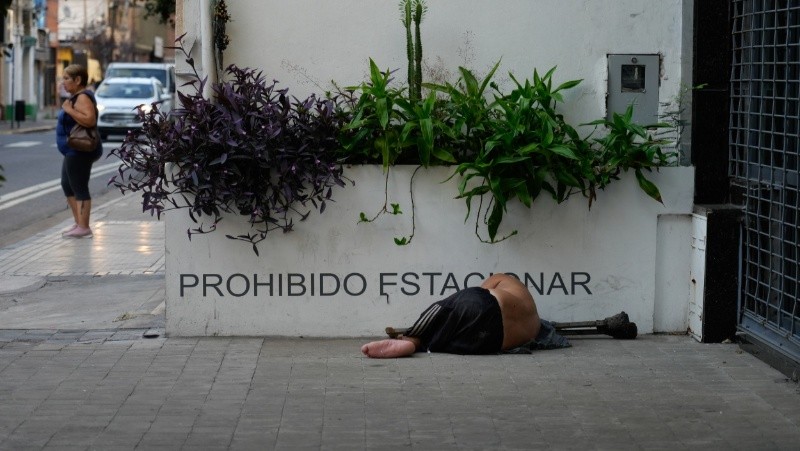 Hombre en situación de calle (Foto de archivo de Alan Monzón)