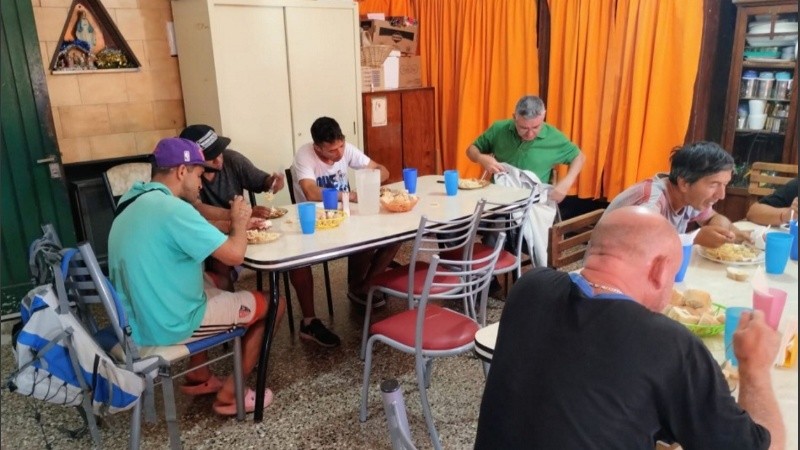 Uno de los refugios durante una cena de verano.