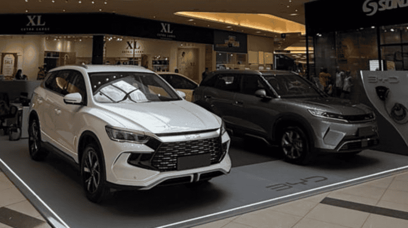 &nbsp;Los autos BYD exhibidos en el shopping Paso del Bosque.