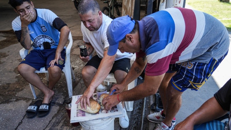 Los trabajadores de Euro reciben todo tipo de ayuda en sus más de 70 días de lucha.