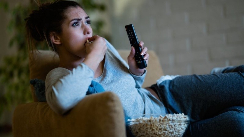 Para los investigadores, la pandemia potenció los maratones televisivos al empujar a ciudadanos a rutinas sedentarias en el interior de sus hogares.