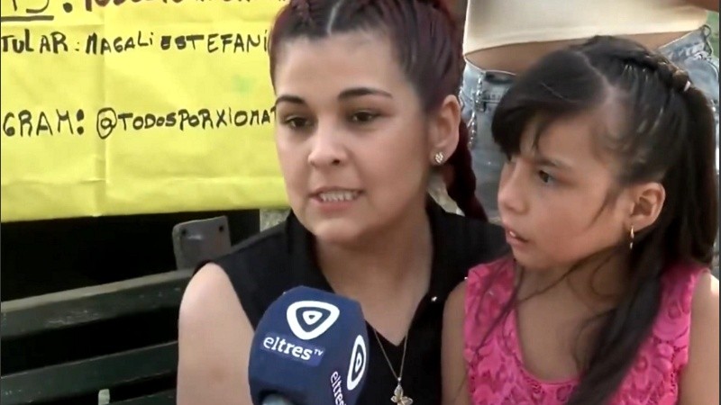 Xiomara y su mamá en El Tres.