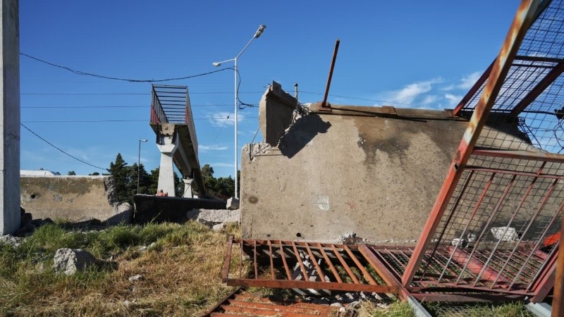 Parte de la pasarela cayó este jueves por la tarde.