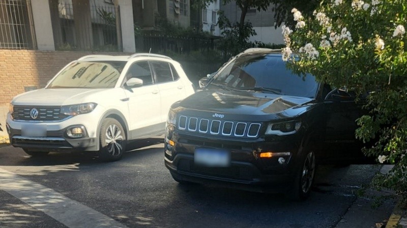 El auto Jeep, cuyo ocupante sufrió el asalto.