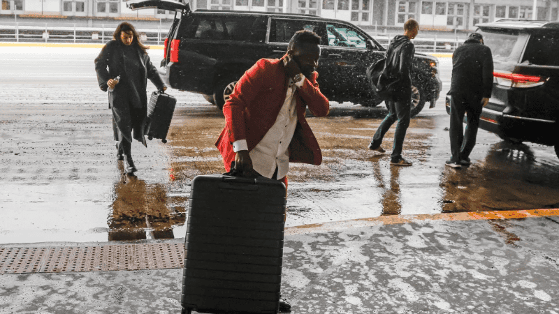 Entre sábado y domingo se cancelaron unos 8400 vuelos.