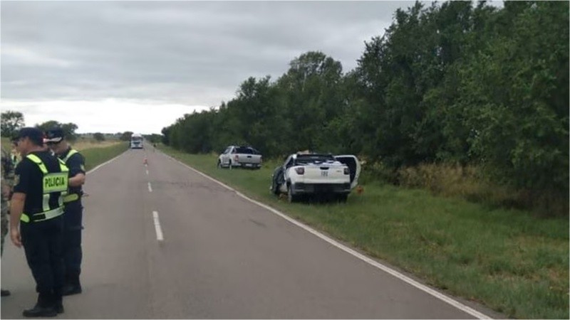 La Fiat Strada en la que viajaba el intendente con su familia fue impactada por el sistema hidráulico del camión.