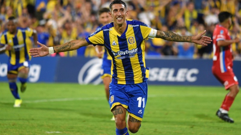 Ángel Di María convirtió de penal en la derrota de Central contra Belgrano, el sábado pasado.