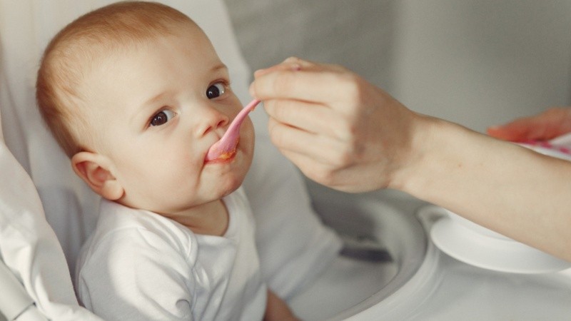La alimentación complementaria marca un hito clave en el crecimiento y desarrollo de niñas y niños