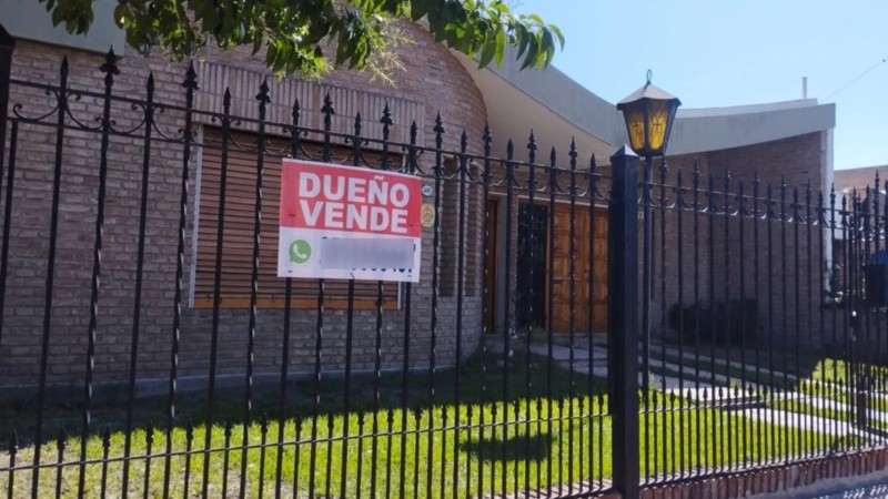 Cartel de dueño vende, muchas veces esconden estafas.
