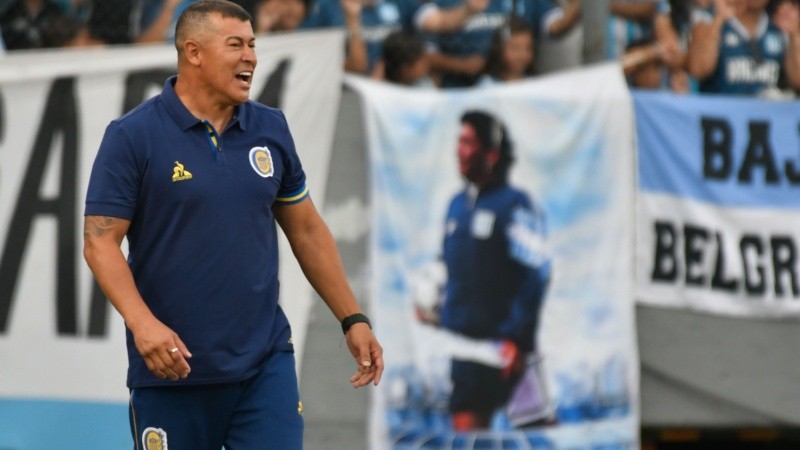 Almirón sufrió el partido y disfrutó con los tres puntos en el bolsillo.