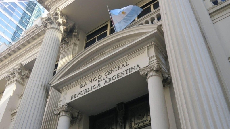 El Banco Central reconoció que el proceso de desinflación enfrentará riesgos durante los próximos meses.