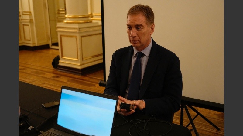 Diego Santilli en la presentación del nuevo DNI.