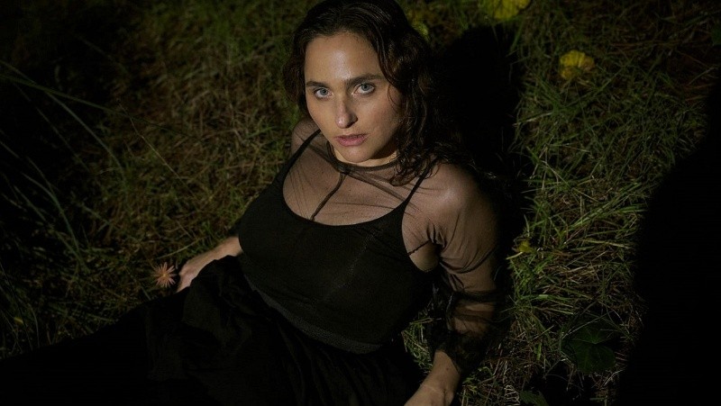 &nbsp;Sofía Vitola compone sus canciones con estilo propio, inspirada en los vínculos, propios y ajenos.(Victoria del Sel y Paloma Méndez)