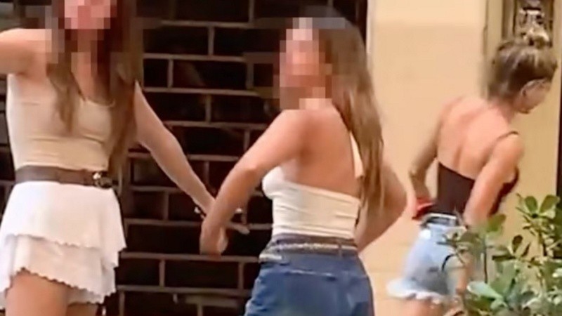 Agostina Páez permanece retenida en Río de Janeiro, donde vive en un departamento, con tobillera electrónica.