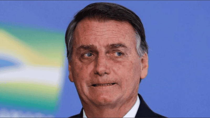 La defensa de Bolsonaro alerta por su salud y reclama urgencia en una pericia de la Policía Federal.