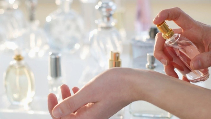 Cómo crear aromas únicos e irrepetibles mezclando fragancias.
