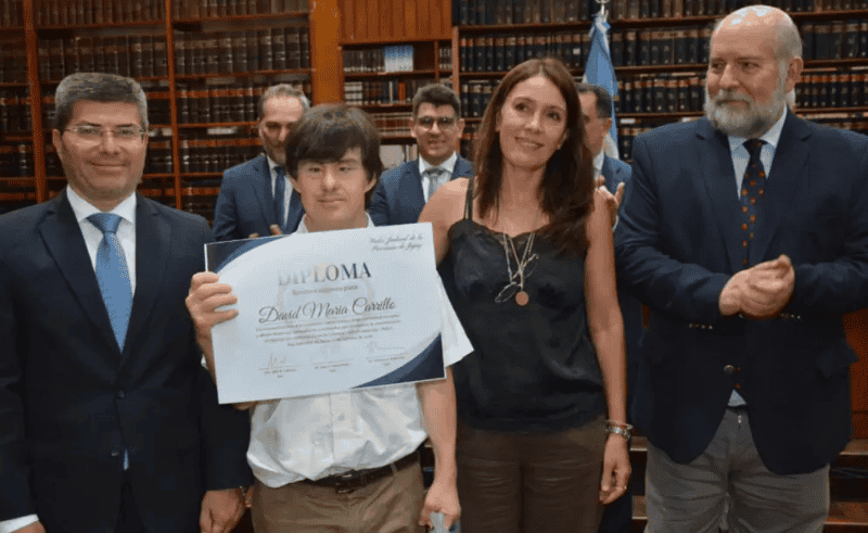 David María Carrillo hizo historia al jubilarse tras más de 20 años en el Poder Judicial de Jujuy.&nbsp;