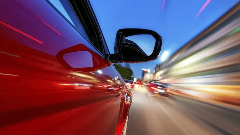 A más velocidad, baja el tiempo ganado y aumenta el riesgo de choque.