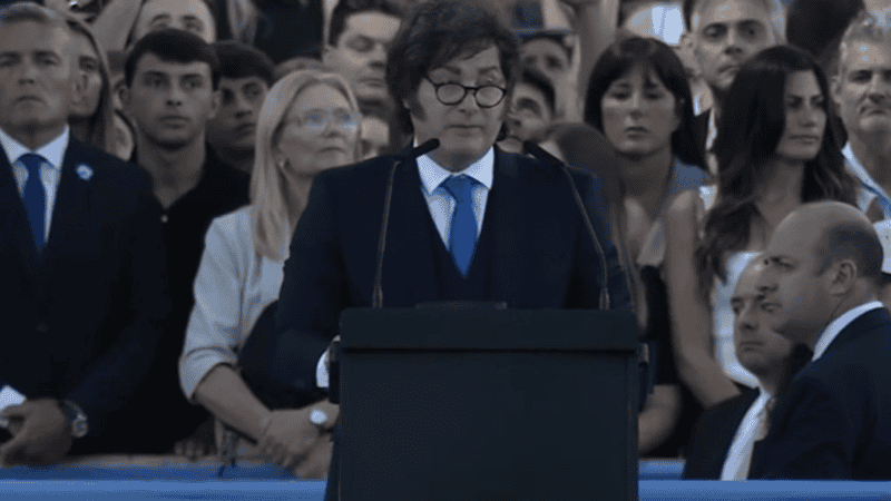 Milei fue el único orador en el acto central por los 213 años del Combate de San Lorenzo.