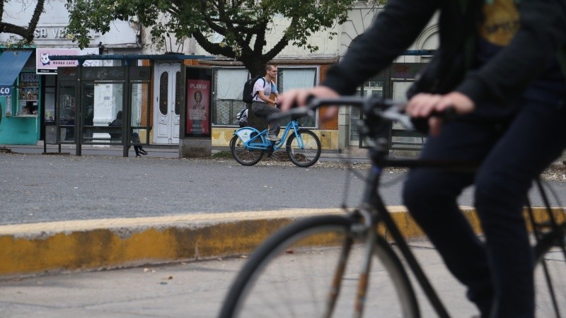 Rosario anda en bici. El crecimiento de este medio de transporte es imparable.