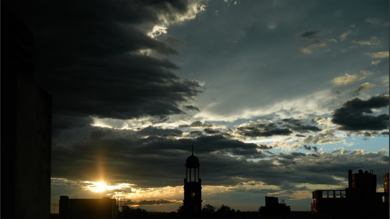 Un cielo cruzado de nubes y posibilidad de lluvias (archivo).