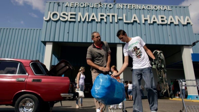 El aeropuerto de La Habana, uno de los nueve afectados por la falta de combustible.