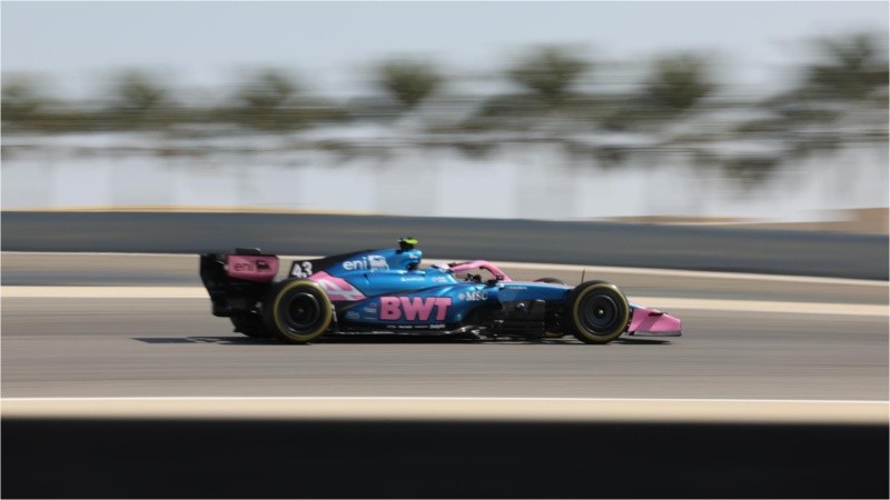 Colapinto dio 64 vueltas en el circuito de Bahréin y volverá a girar en los ensayos vespertinos.