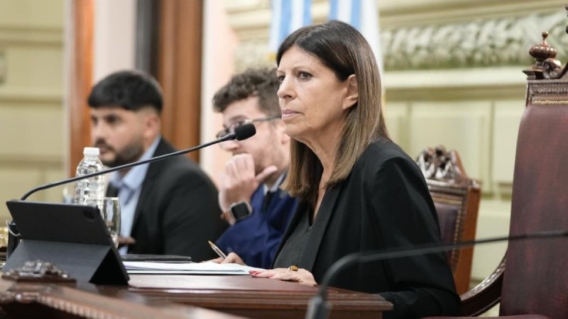 Clara García fue reelecta en su cargo de presidenta de la Cámara