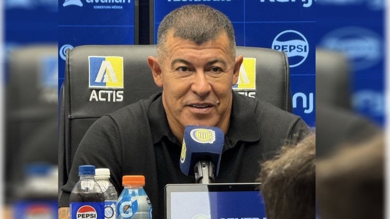 Almirón y su primer partido 