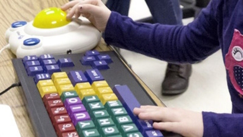 &nbsp;Teclado adaptado.