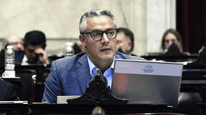 Nuñez, la firma que faltaba en el dictamen del oficialismo.