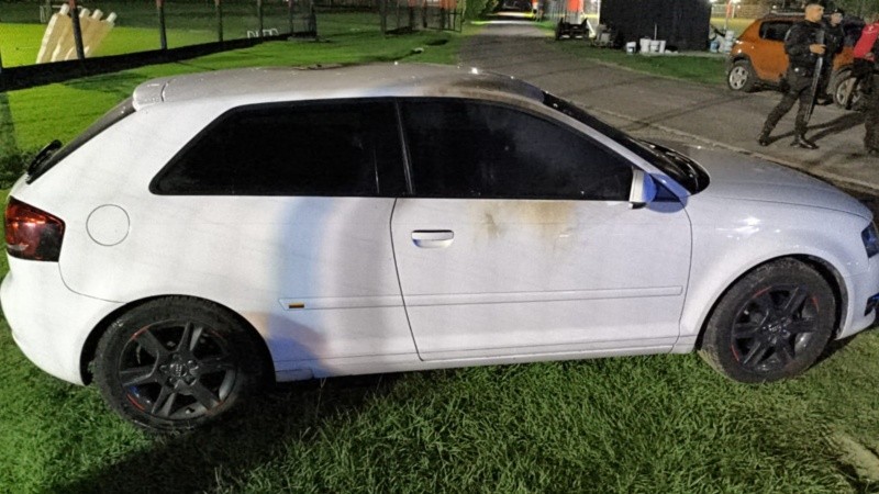 &nbsp;Así quedó el auto de Guch tras la molotov.