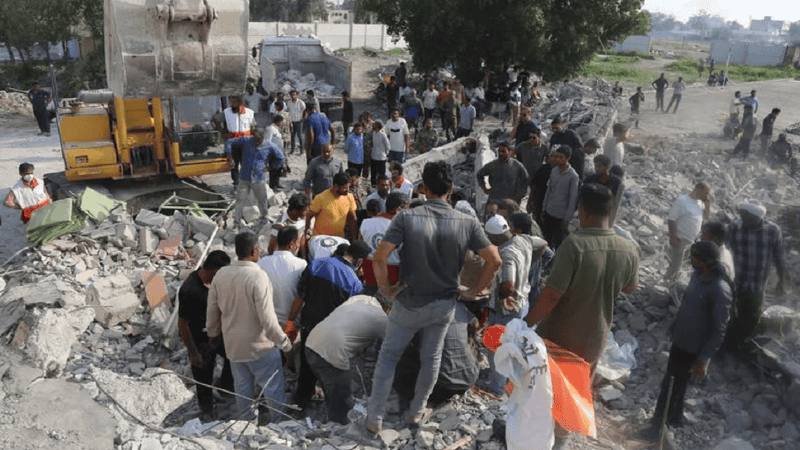 Una escuela de niñas fue bombardeada, y allí hubo un gran número de víctimas.