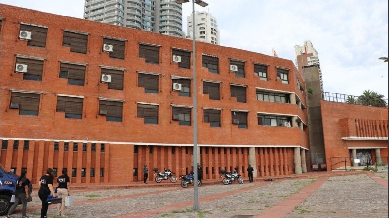 El cuerpo de Giovani Mvogo fue hallado a las 5 del 28 de noviembre de 2024 en la explanada del parque.