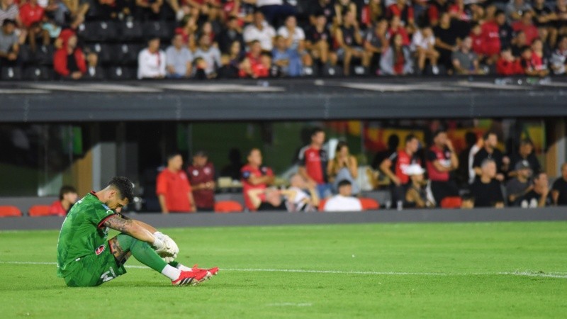 Gabriel Arias sufrió una fractura de peroné en la caída de Newell's ante Estudiantes. (Fotobaires)&nbsp;
