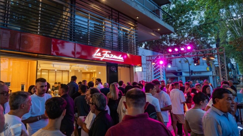 Mundo Coffea es la marca que engloba a La Fazenda y Versé y en este nuevo local invitan a redescubrir el café de la ciudad desde múltiples perspectivas.