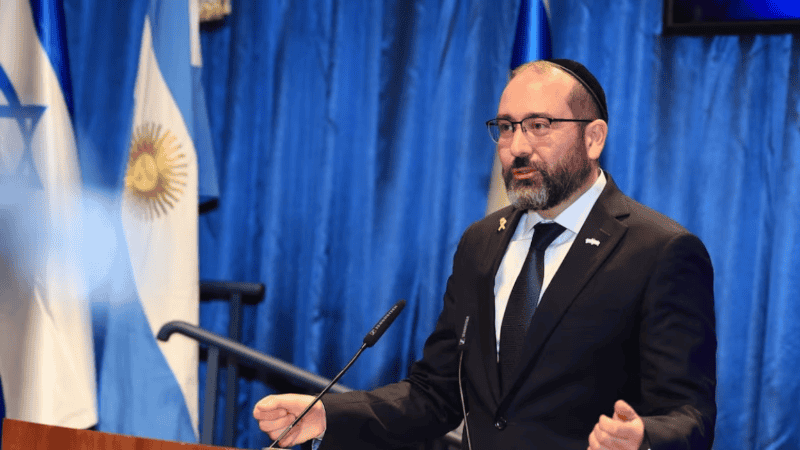 El diplomático argentino describió que permanece la mayor parte del tiempo en el refugio de su residencia. Foto Infobae