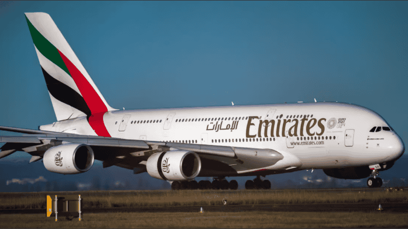 Actualmente, el aeropuerto de Dubái opera apenas al 20% de su capacidad habitual y ya se han cancelado cerca de 18.000 vuelos en toda la región.