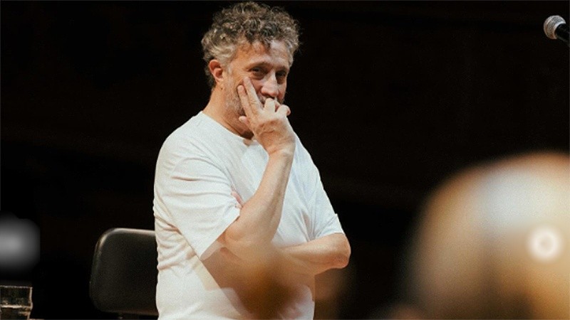 Fito trabaja a contrarreloj para tocar cuatro conciertos en siete días en Rosario (Paez).