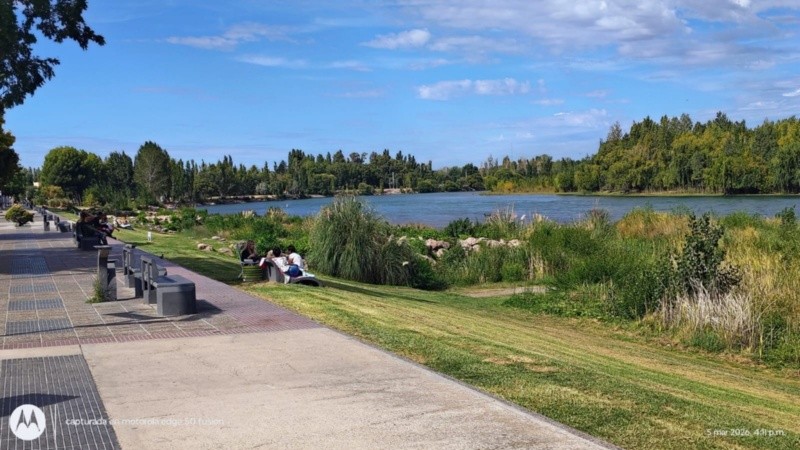 Paseo ribereño, sin trapitos a la hora de estacionar.&nbsp;&nbsp;