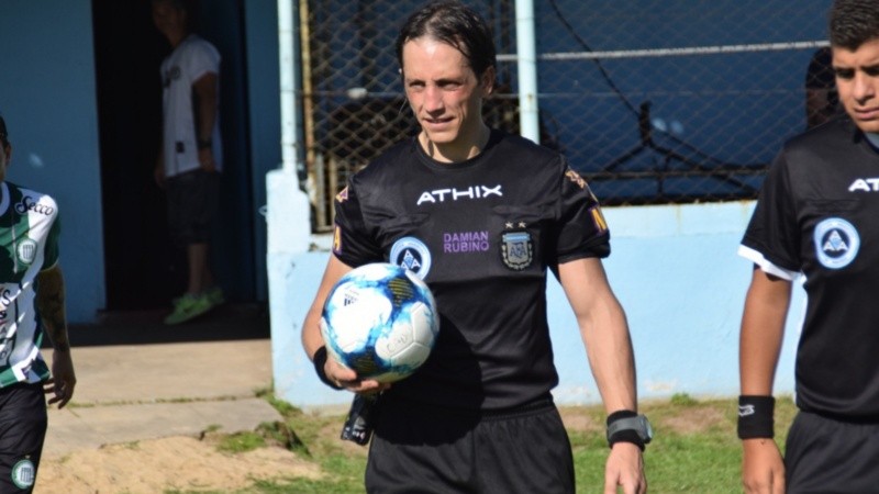 Damián Rubino fue el árbitro que echó a los 18 jugadores de cada equipo en 2011.