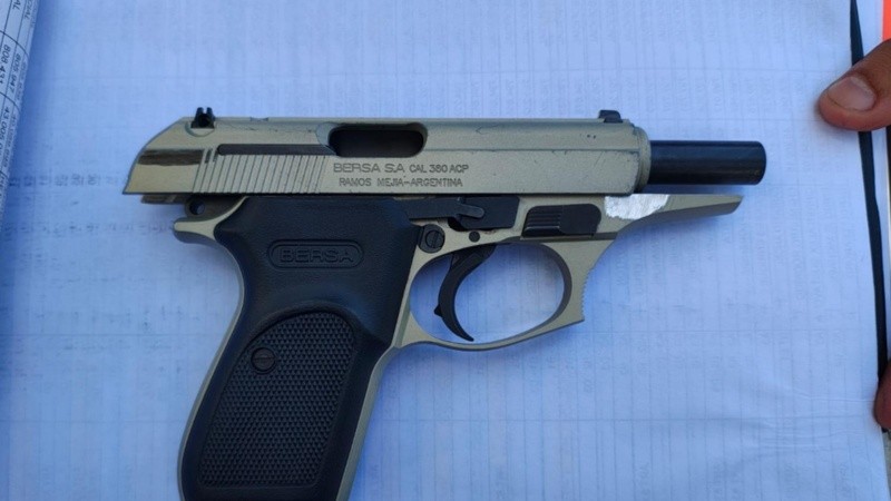 Una pistola .380 similar a la secuestrada en Rosario tras una adquisición legal.
